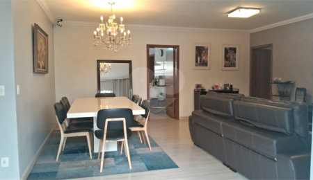 Apartamento à venda com 4 quartos, sendo 1 suíte,  em Aclimação, São Paulo, SP
