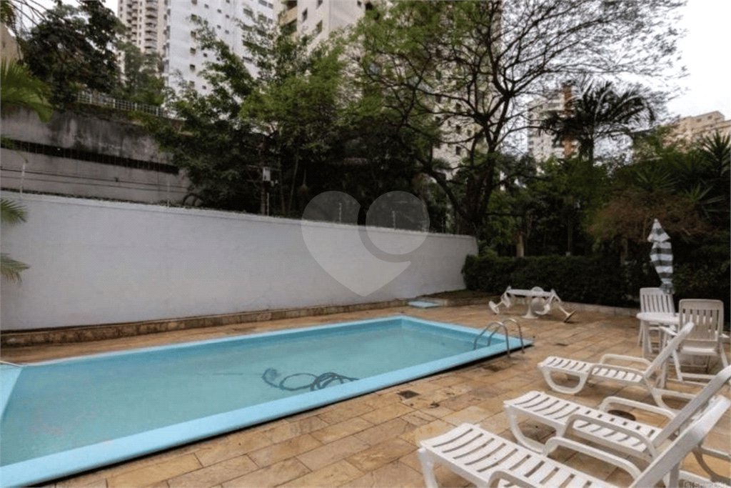 Apartamento à venda com 3 quartos, sendo 1 suíte,  em Vila Andrade, São Paulo, SP