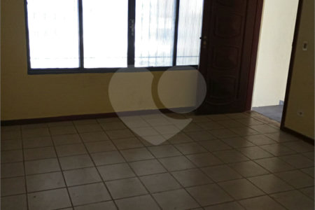 Casa à venda com 3 quartos, sendo 2 suítes, em Jardim Maria Duarte, São Paulo, SP