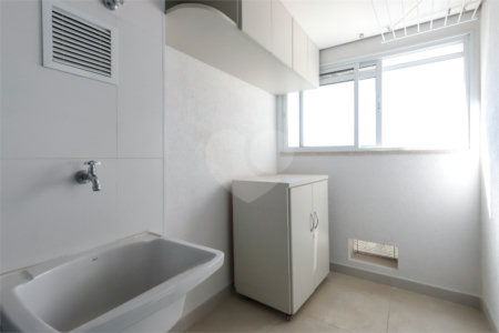 Apartamento à venda com 3 suítes em Vila Anastácio, São Paulo, SP