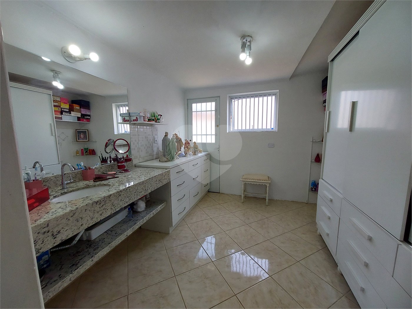 Casa à venda com 4 quartos, sendo 3 suítes, no condomínio São Joaquim, Vinhedo - SP