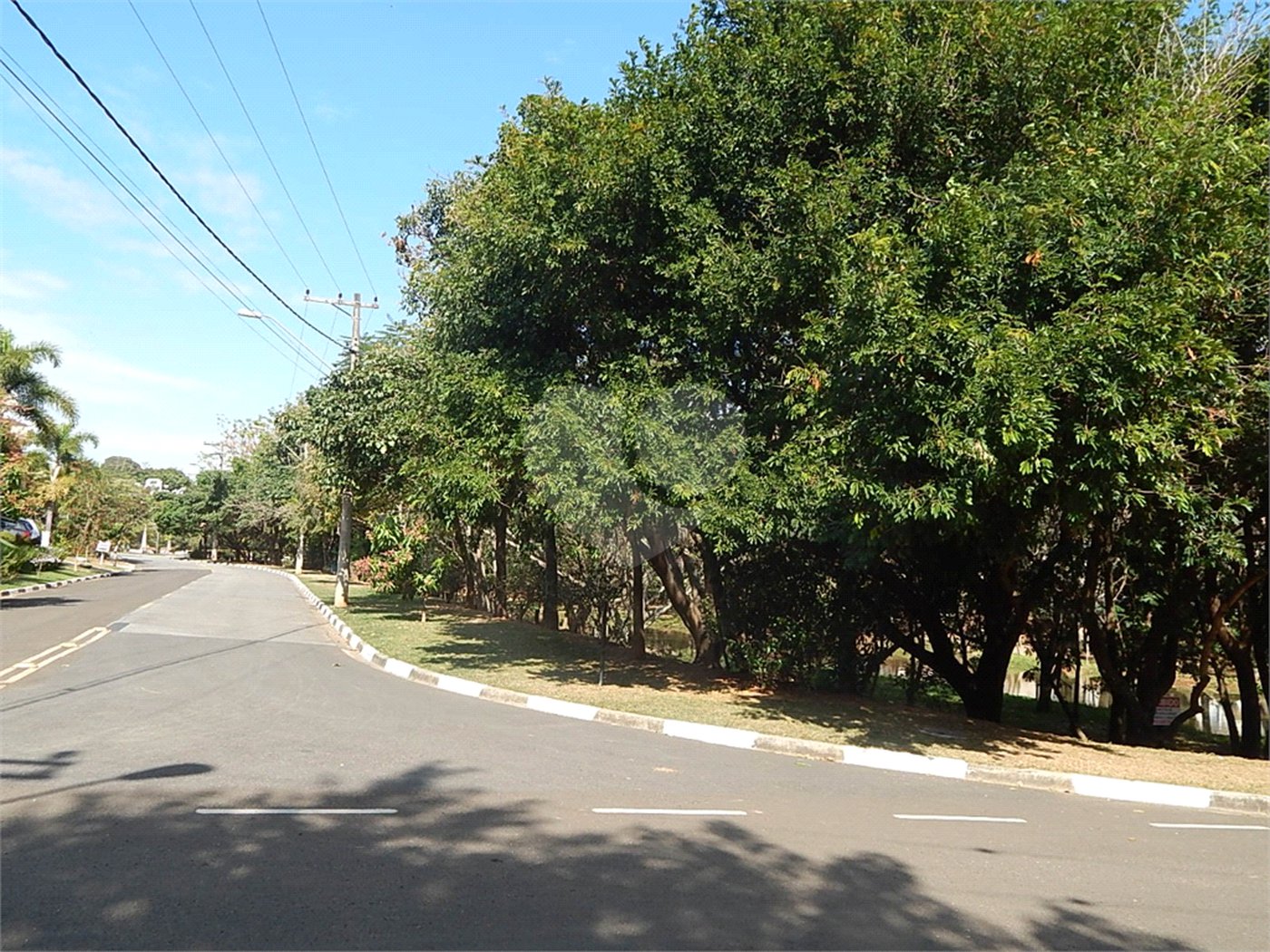 Casa à venda com 3 suítes no condomínio Loteamento Recanto dos Paturis, Vinhedo - SP