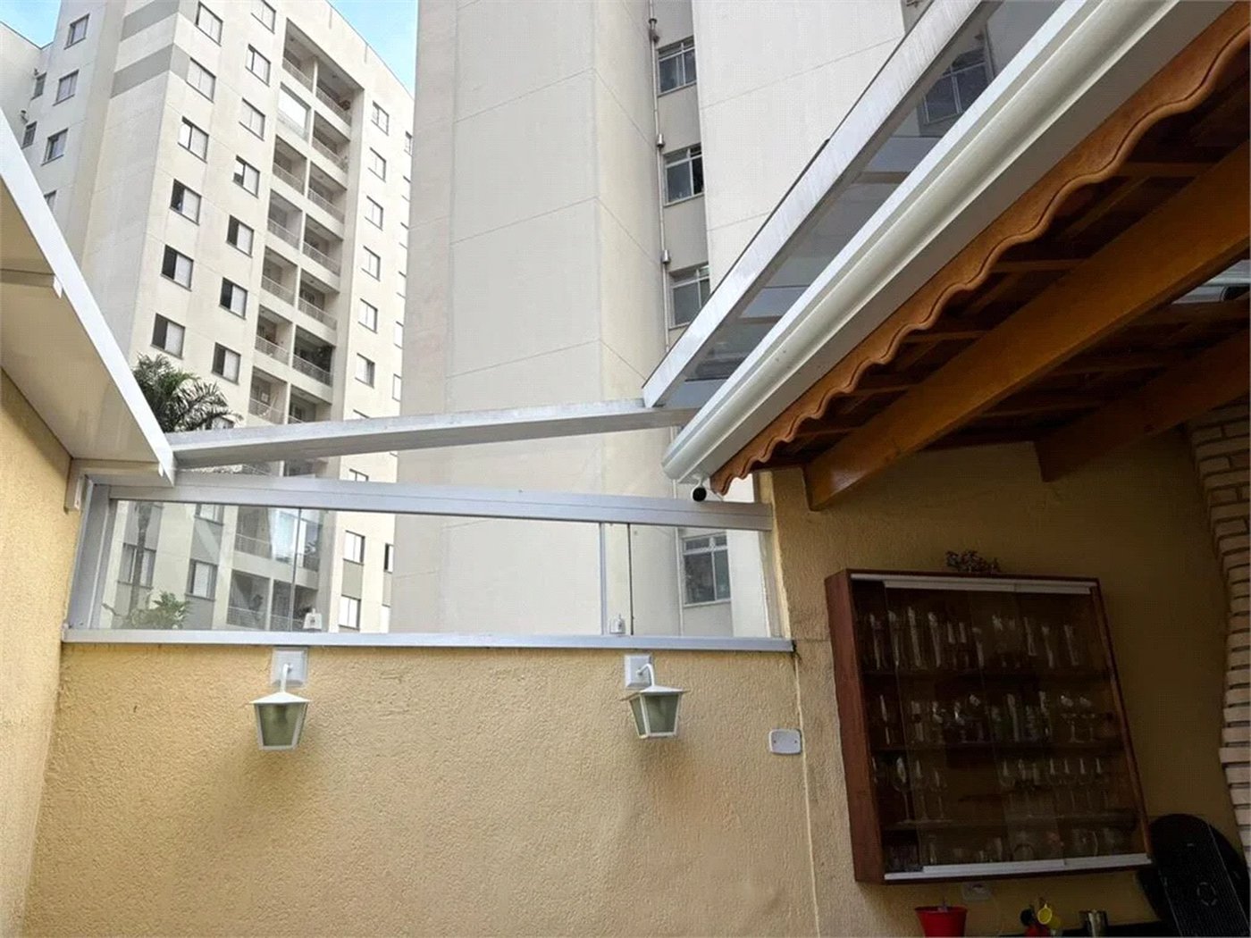 Casa à venda com 3 quartos, sendo 1 suíte, no condomínio Villagio Vicino, São Paulo - SP