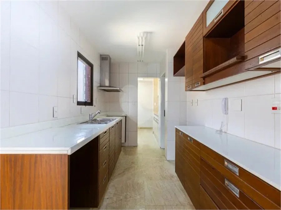 Apartamento à venda ou para alugar com 3 suítes em Real Parque, São Paulo, SP