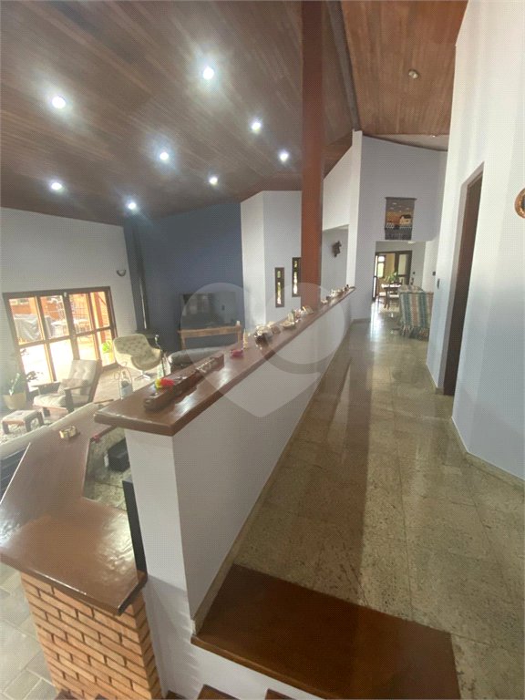 Casa à venda com 4 suítes no condomínio Vale da Santa Fé, Vinhedo - SP