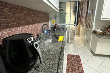 Casa à venda com 3 quartos, sendo 2 suítes, no condomínio Townhouse Village Morumbi, São Paulo - SP