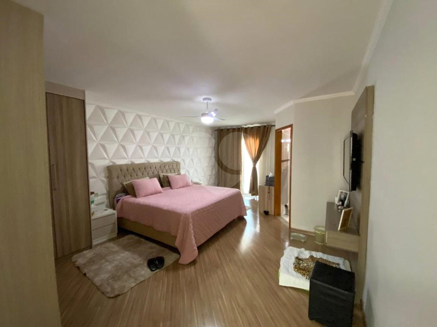 Sobrado à venda com 4 quartos, sendo 2 suítes, em Vila Alpina, Santo André, SP