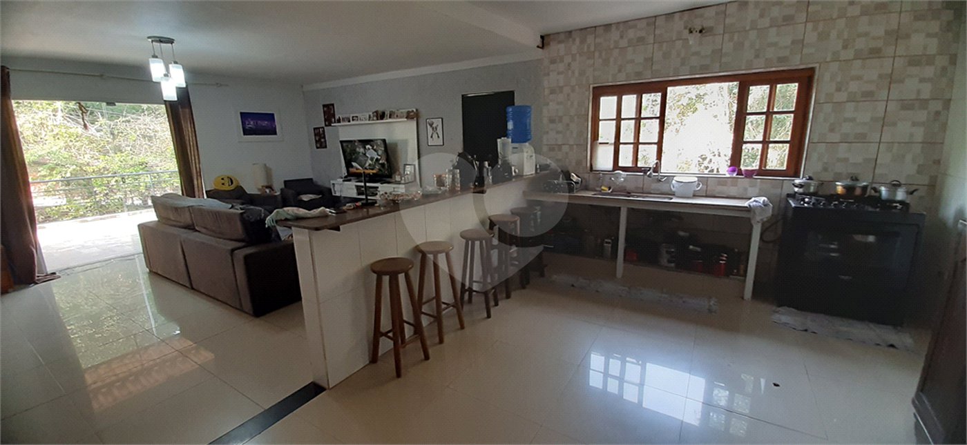 Sobrado à venda com 3 quartos, sendo 1 suíte, em Serra da Cantareira, Mairiporã, SP