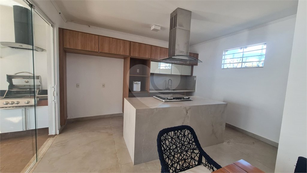 Sobrado à venda com 3 suítes em Vila Nastri, Itapetininga, SP