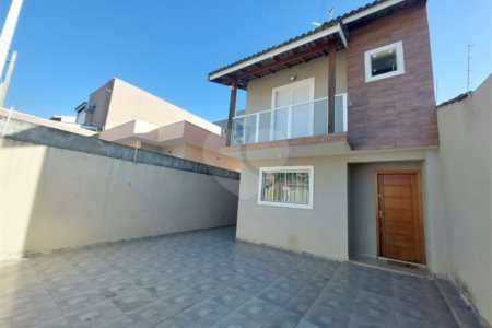 Sobrado à venda com 2 suítes em Nova Cerejeira, Atibaia, SP