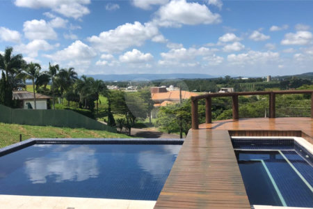 Mansão de Luxo em Louveira: Viva o Sonho no Condomínio Jardim Primavera