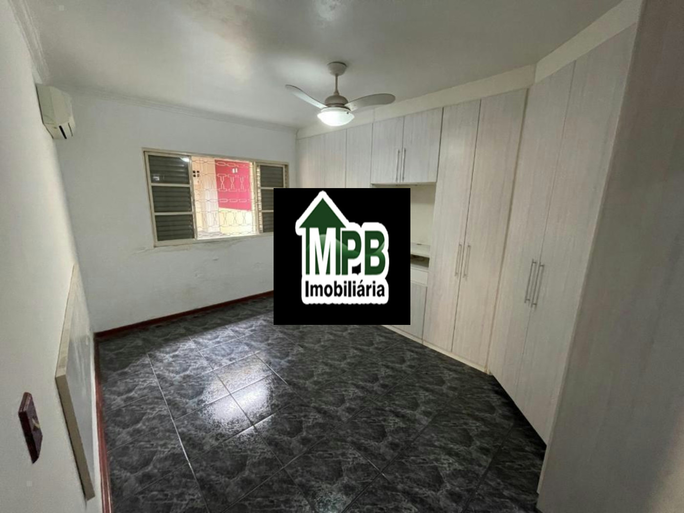 Sobrado à venda com 3 quartos, sendo 1 suíte, em Jardim Refúgio, Sorocaba, SP