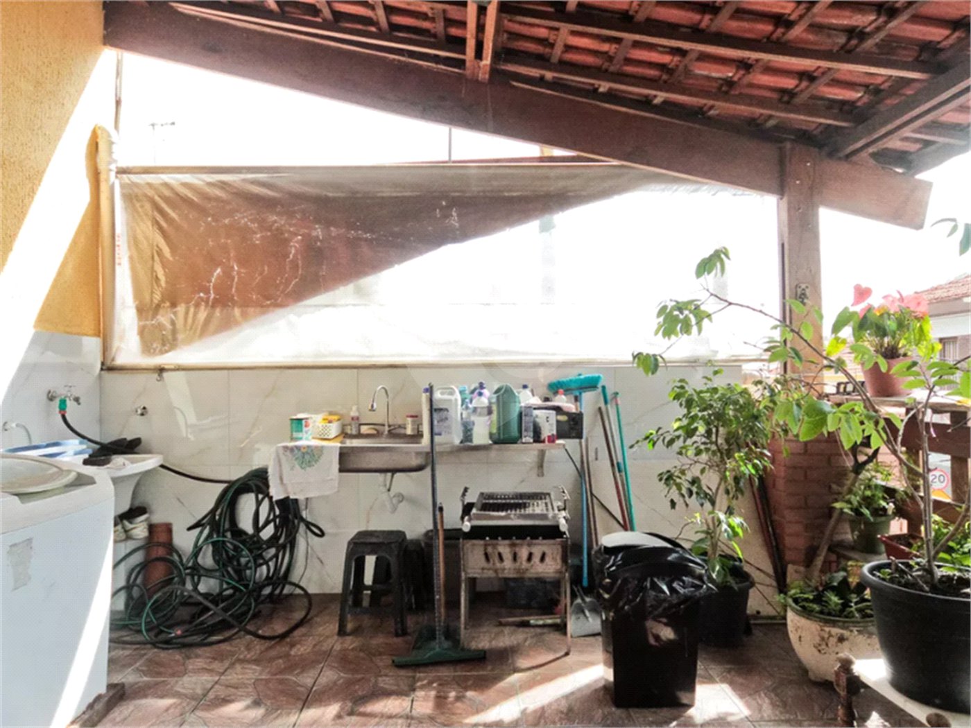 Salão à venda ou para alugar com 3 quartos, sendo 1 suíte, em Jardim Monjolo, São Paulo, SP