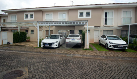 Casa à venda com 3 quartos, sendo 1 suíte, no condomínio Village Christian, São Roque - SP