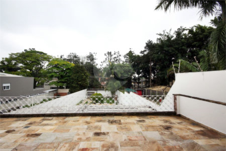 Sobrado à venda com 4 quartos, sendo 2 suítes,  em Alto da Boa Vista, São Paulo, SP