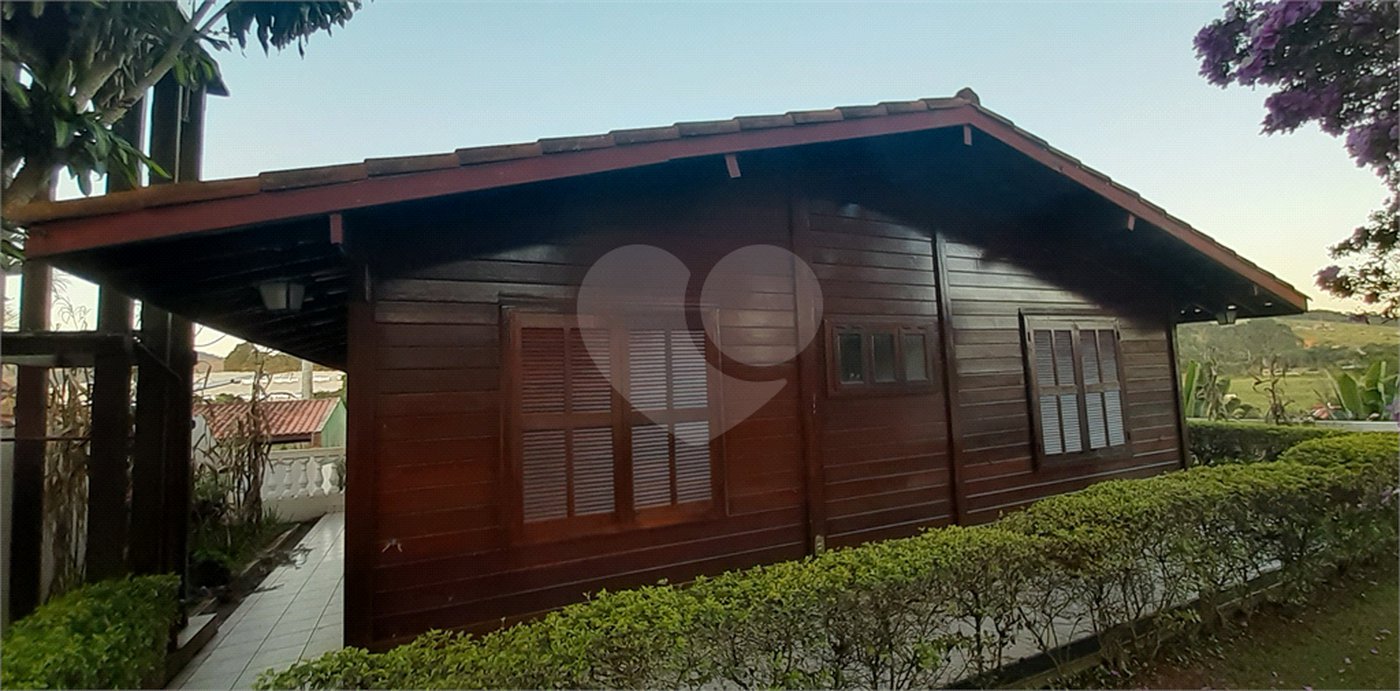 Casa à venda ou para alugar com 5 quartos, sendo 1 suíte, no Centro, Bom Jesus dos Perdões, SP