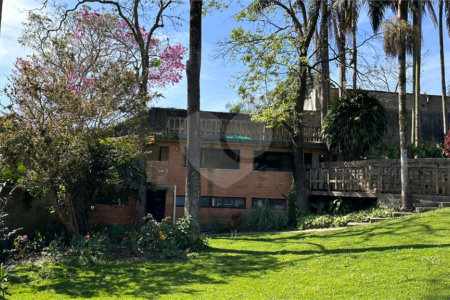 Casa à venda com 8 quartos, sendo 4 suítes, em Eldorado, Diadema, SP