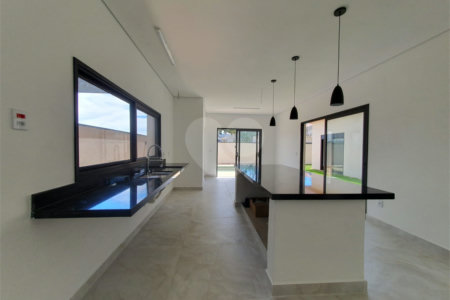 Casa à venda com 3 suítes no condomínio Via Castelli, Louveira - SP