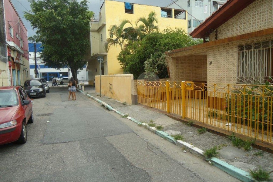 Casa à venda com 4 quartos, sendo 1 suíte, no condomínio Predio Comercial, São Paulo - SP