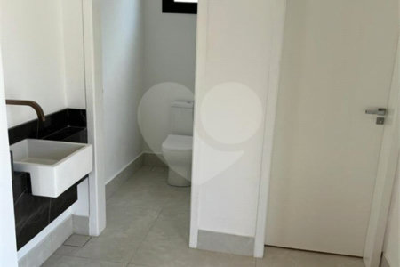 Casa à venda com 4 quartos, sendo 2 suítes, no condomínio Swiss Park, São Bernardo do Campo - SP