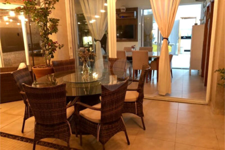 Casa à venda com 4 quartos, sendo 3 suítes, no condomínio Residencial Terra Nobre, Indaiatuba - SP