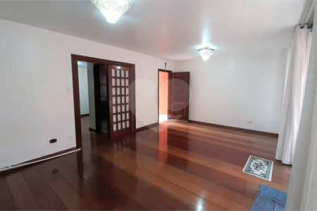 Casa à venda com 3 quartos, sendo 1 suíte, em Chácara Santo Antônio (zona Sul), São Paulo, SP