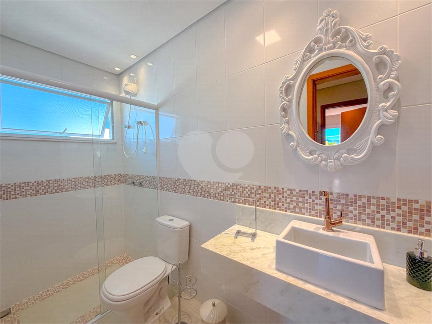 Casa à venda com 3 suítes no condomínio Figueira Garden, Atibaia - SP