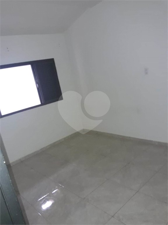Casa térrea com 2 dormitórios.