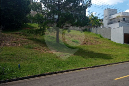 Terreno à venda no condomínio Portal do Lago, Valinhos - SP
