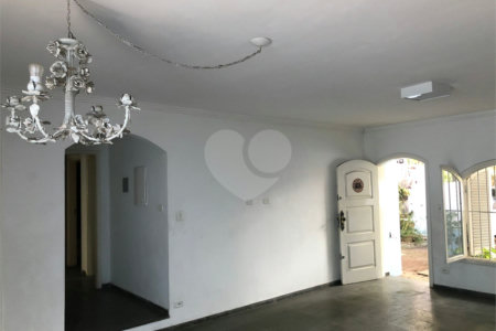 Casa Térrea à venda com 4 quartos, sendo 2 suítes, em Jardim das Bandeiras, São Paulo, SP