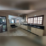 Casa à venda com 3 quartos, sendo 1 suíte, no condomínio Eldourado, São José dos Campos - SP