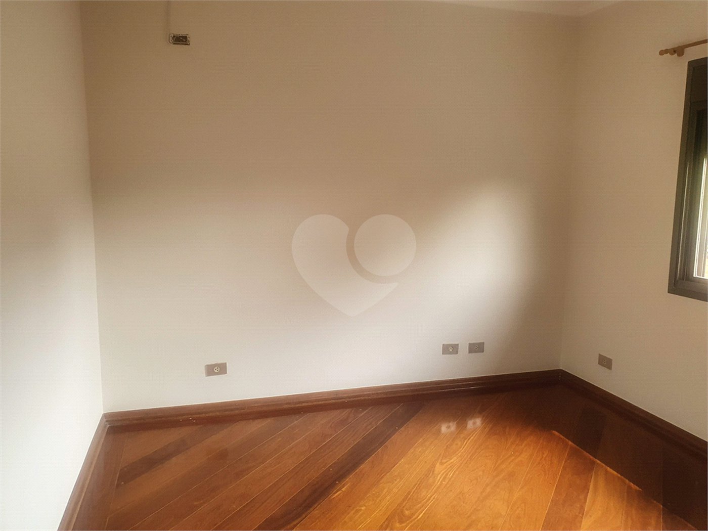 Casa à venda com 4 quartos, sendo 2 suítes,  no condomínio Lake Louise, São Paulo - SP