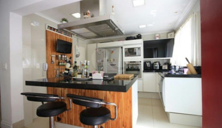 Casa à venda com 4 quartos, sendo 2 suítes,  no condomínio Melbourne Residence, São Paulo - SP