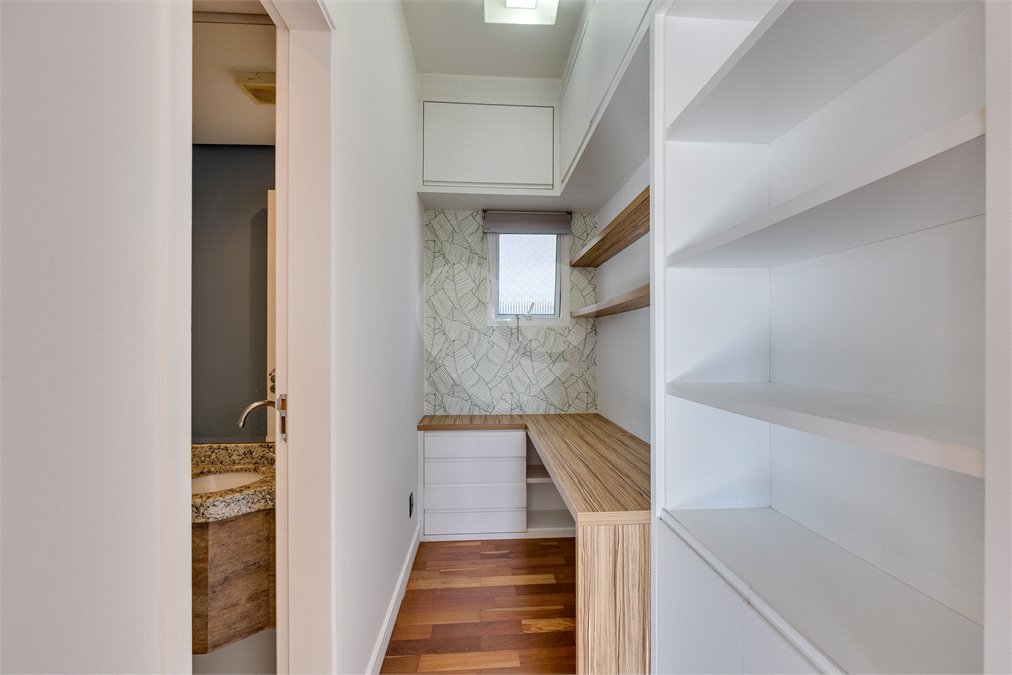 Apartamento à venda com 3 quartos, sendo 1 suíte, em Santo Amaro, São Paulo, SP