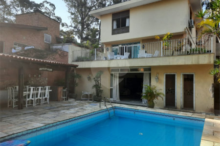 Sobrado à venda com 5 quartos, sendo 3 suítes, em Jardim Marajoara, São Paulo, SP