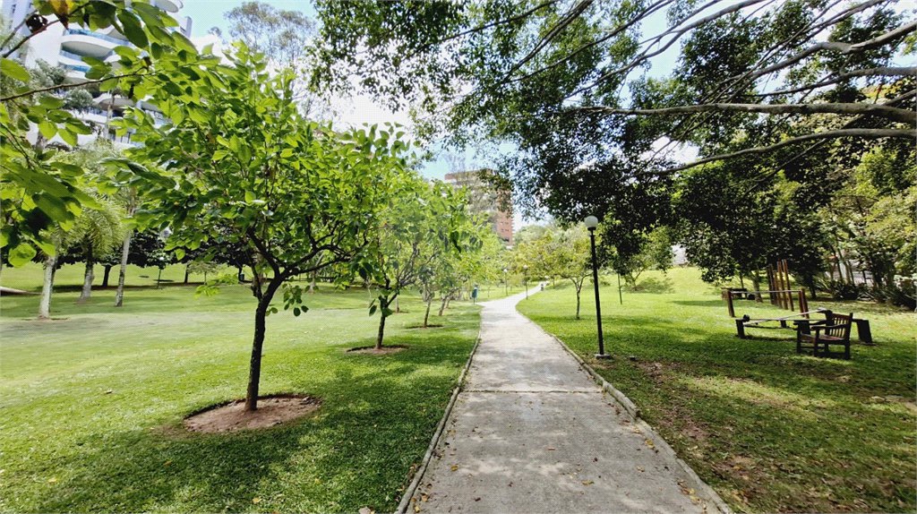 Casa à venda com 4 suítes no condomínio Jardim Vitória Régia, São Paulo - SP