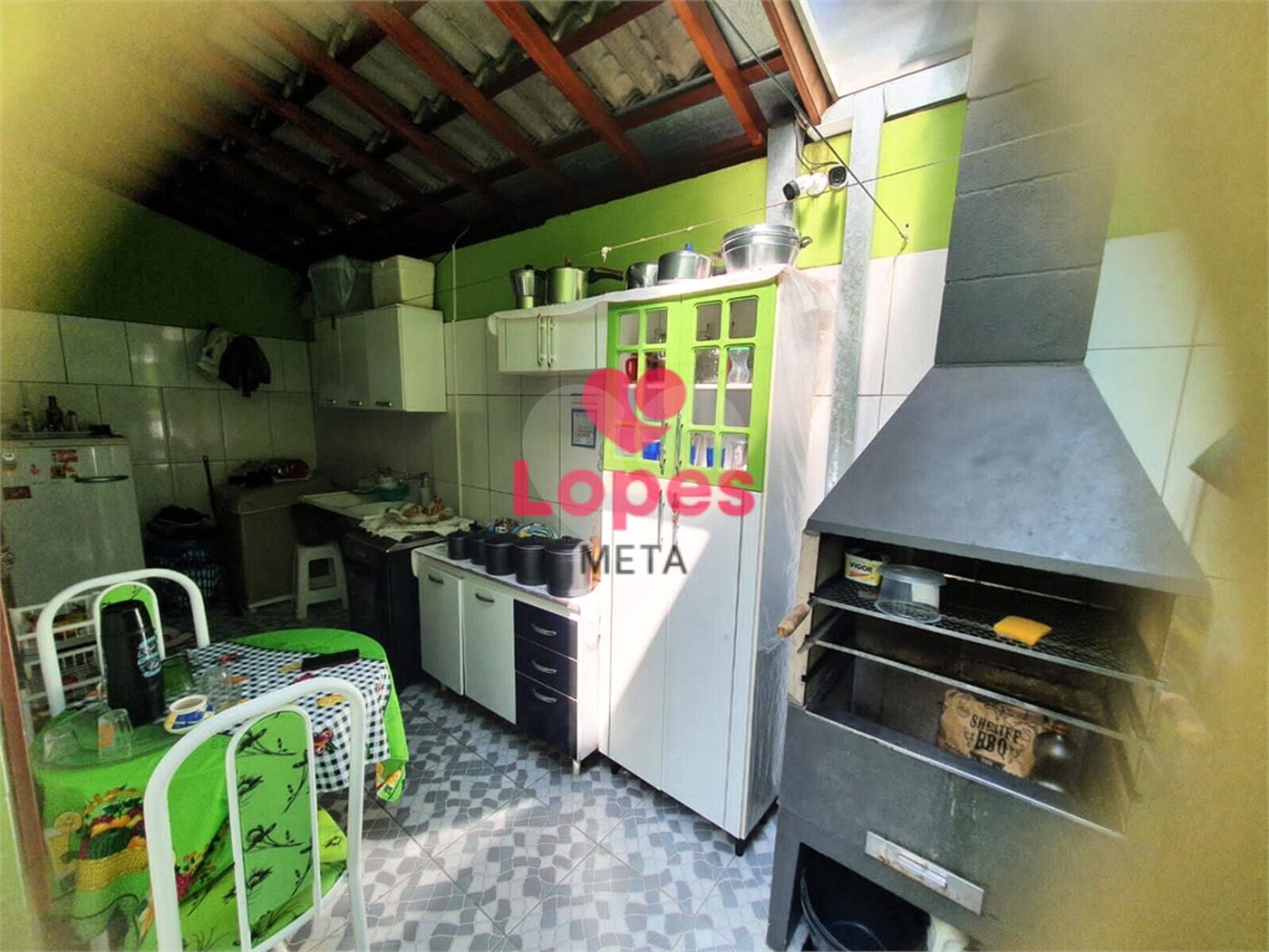 Sobrado à venda com 4 quartos, sendo 1 suíte,  em Jardim Rodolfo, São José dos Campos, SP