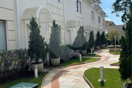Casa à venda com 3 quartos, sendo 1 suíte, no condomínio Villas de São Francisco, São Paulo - SP