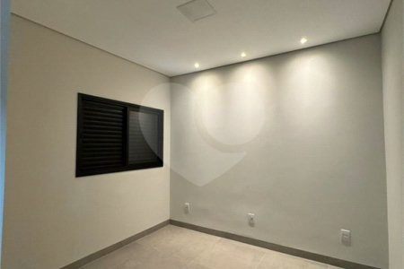 Casa à venda com 3 quartos, sendo 1 suíte, no condomínio Jd. Parque Alvorada, Araraquara - SP
