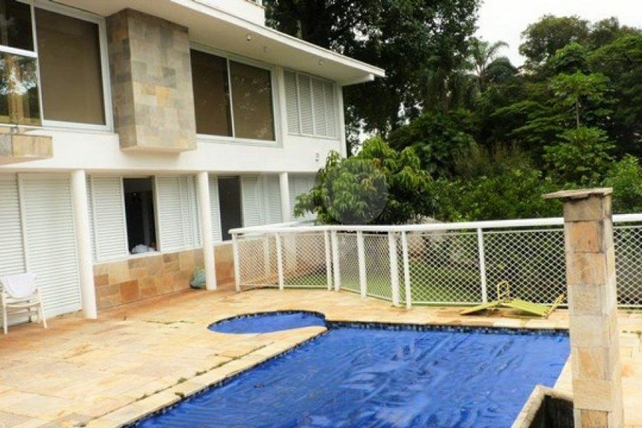 Sobrado à venda com 4 quartos, sendo 3 suítes, em Tremembé, São Paulo, SP