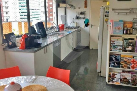 Apartamento para alugar com 4 quartos, sendo 3 suítes, em Jardim Londrina, São Paulo, SP