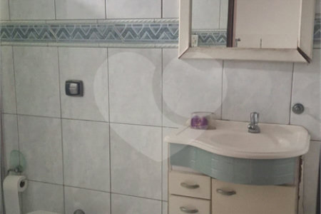 Sobrado à venda ou para alugar com 4 suítes em Sitio Paredão, Ferraz de Vasconcelos, SP