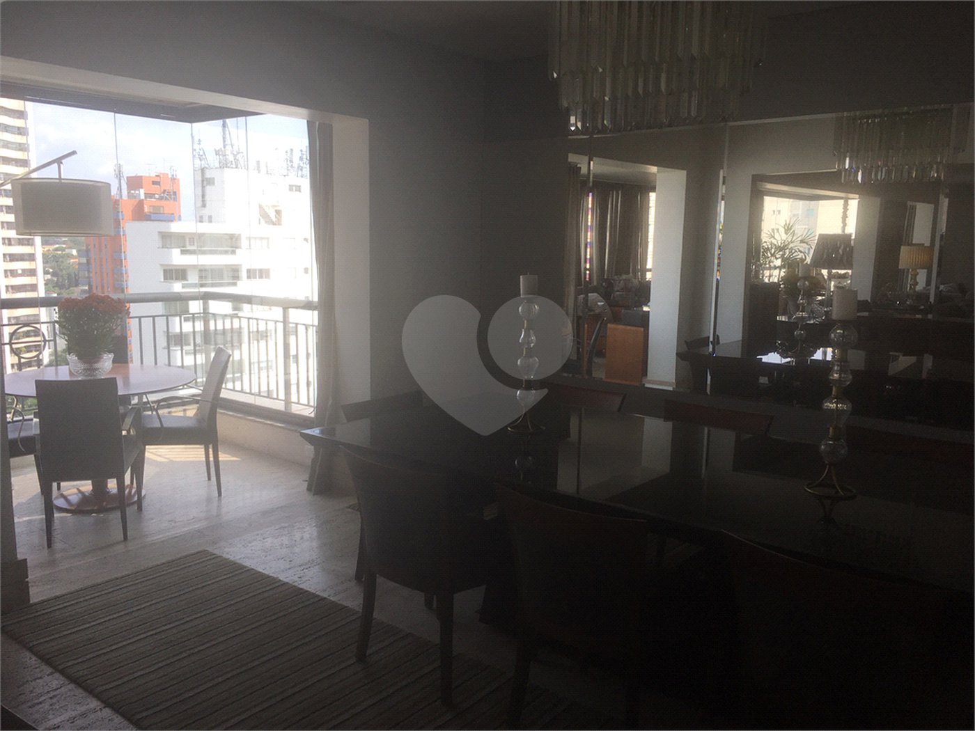 Apartamento à venda com 4 quartos, sendo 3 suítes, em Moema, São Paulo, SP
