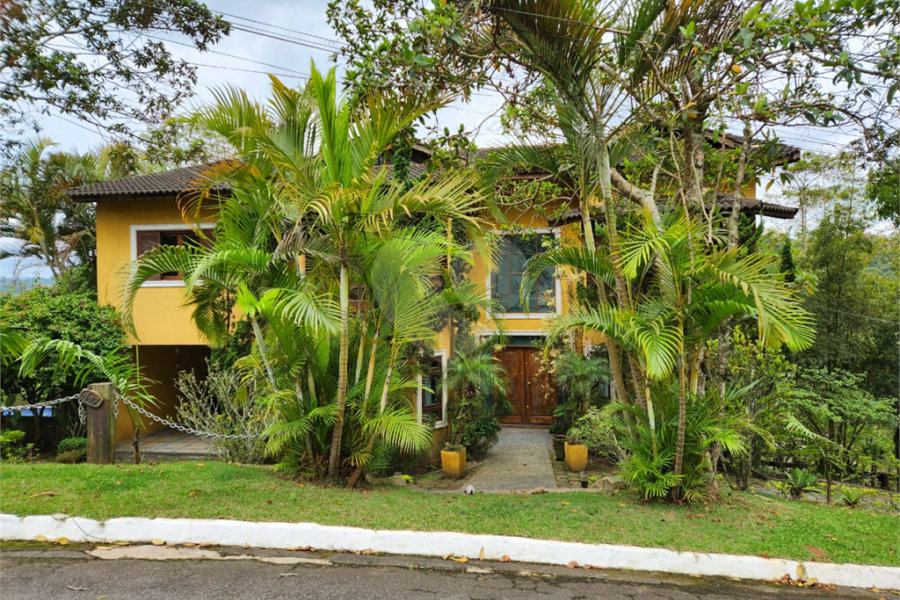 Casa à venda com 5 suítes no condomínio Suíça da Cantareira, Mairiporã - SP