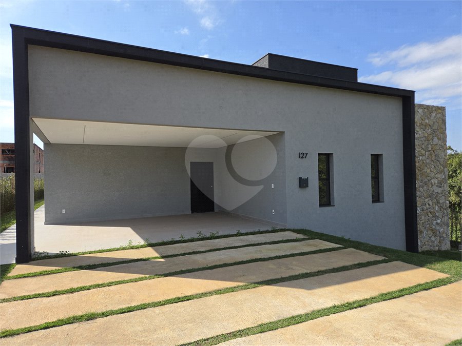 Casa à venda com 4 quartos, sendo 3 suítes, no condomínio Village Ipanema 2, Araçoiaba da Serra - SP