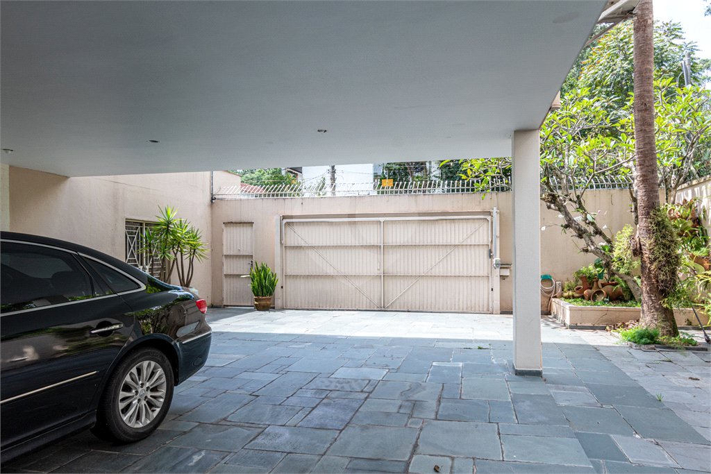 Casa de Vila à venda ou para alugar com 5 suítes em Jardim dos Estados, São Paulo, SP
