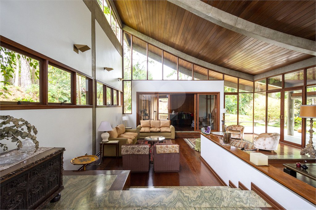 Casa à venda com 3 suítes no condomínio Chácara Flora, São Paulo - SP