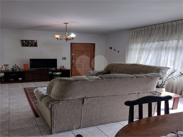 Sobrado à venda com 3 quartos em Tremembé, São Paulo, SP
