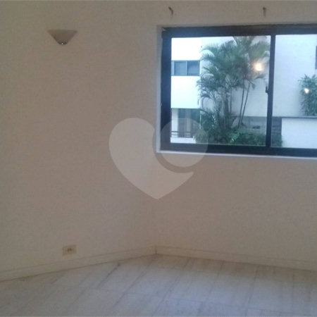 Apartamento à venda com 3 quartos, sendo 1 suíte,  em Jardim Parque Morumbi, São Paulo, SP