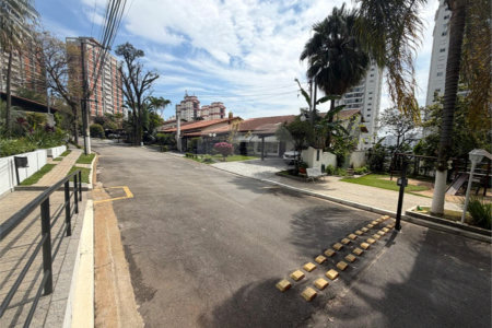 Casa à venda com 4 quartos, sendo 1 suíte, no condomínio Taquaral, São Paulo - SP